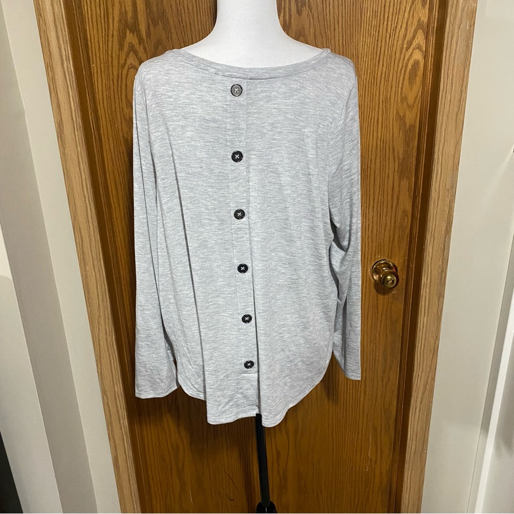 Buttons going down the back of the shirt